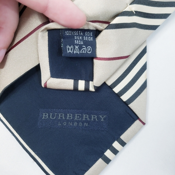 Burberry Regimental Stripe Signature Tie Silk Classic Signature - Picture 9 of 9